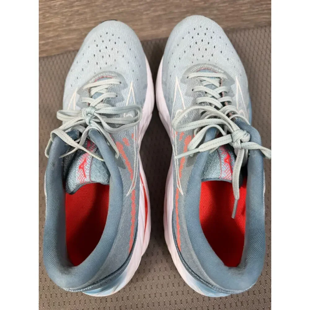Mizuno brand style